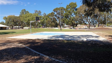 Carabeen-Park-basketball-ring-and-skate-park.jpg