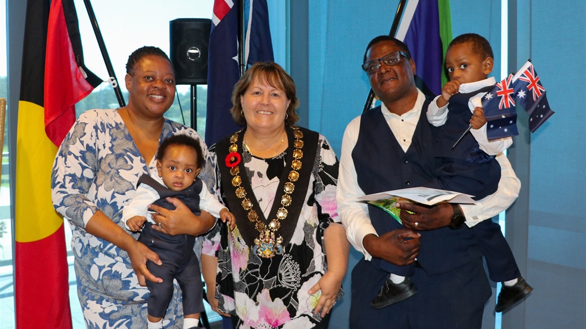 Mayor-Terresa-Lynes-and-the-Phiri-family_Australian-citizenship-ceremonies.jpg