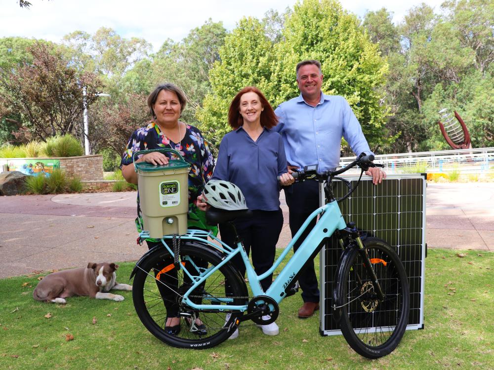 City of Gosnells Mayor Terresa Lynes (left), City of Armadale Mayor and South East Regional Energy Group Chair Ruth Butterfield and Shire of Serpentine Jarrahdale President Rob Coales show off some Rewards for Residents and Businesses for the Switch Your Thinking initiative.
