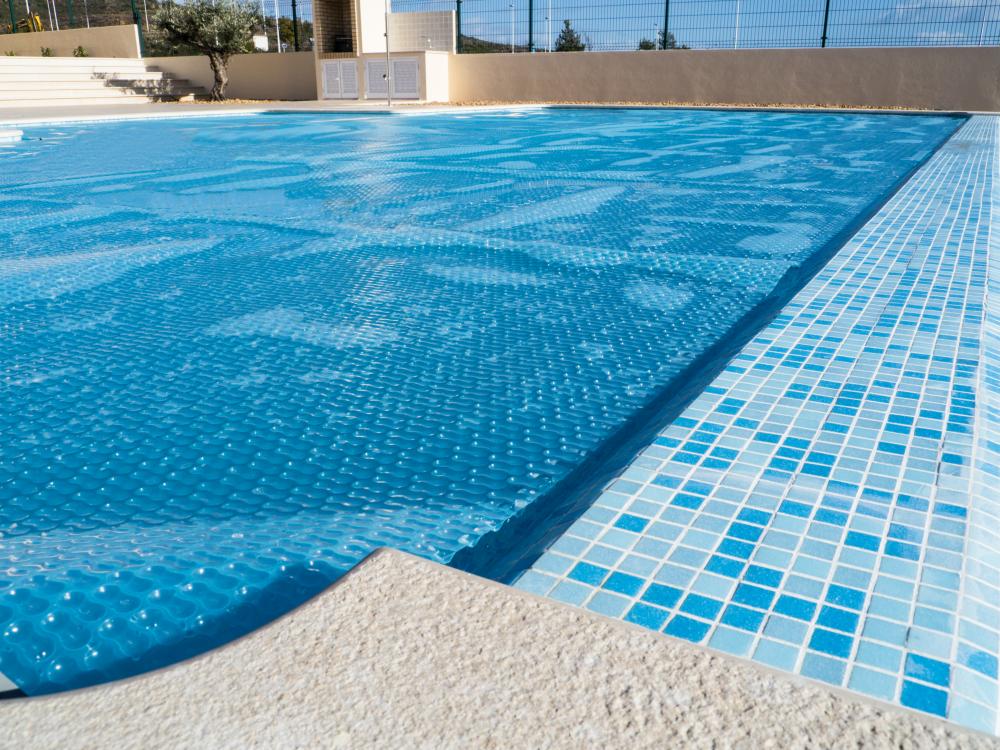 Pool with pool cover