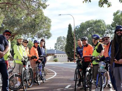 City of Gosnells Mayor Terresa Lynes, Deputy Mayor Adam Hort, Councillors Aaron Adams, Glenn Dewhurst, David Goode, Member for Thornlie Chris Tallentire and members of the Gosnells Men’s Shed Cycling Group hit the tarmac at the new bike path alongside The Crescent in Maddington.