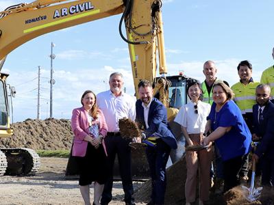 City of Gosnells Mayor Terresa Lynes and Cr Serena Williamson, Cr Glenn Dewhurst, Deputy Mayor Adam Hort, Cr Emma Zhang, Cr Saiful Islam, Cr Diane Lloyd and Cr David Goode with contractors from Densford Civil at the site of the new Southern River Business Park.